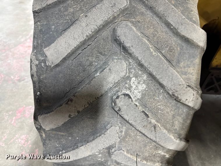 image for item DY8239 1998 Vermeer V-5800 trencher