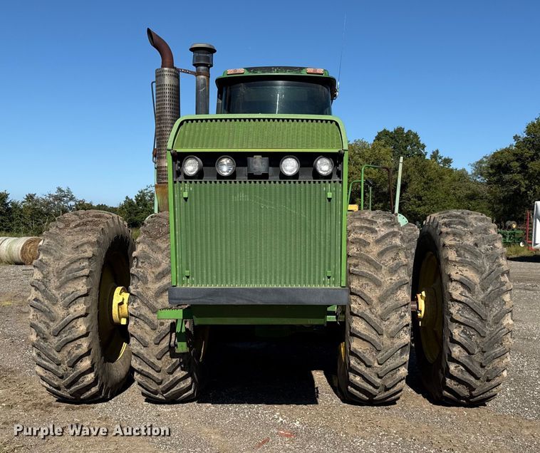 image for item DY8240 1992 John Deere 8960 4WD bi-directional tractor