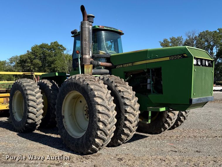 image for item DY8240 1992 John Deere 8960 4WD bi-directional tractor
