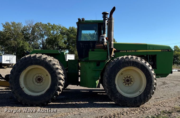 image for item DY8240 1992 John Deere 8960 4WD bi-directional tractor