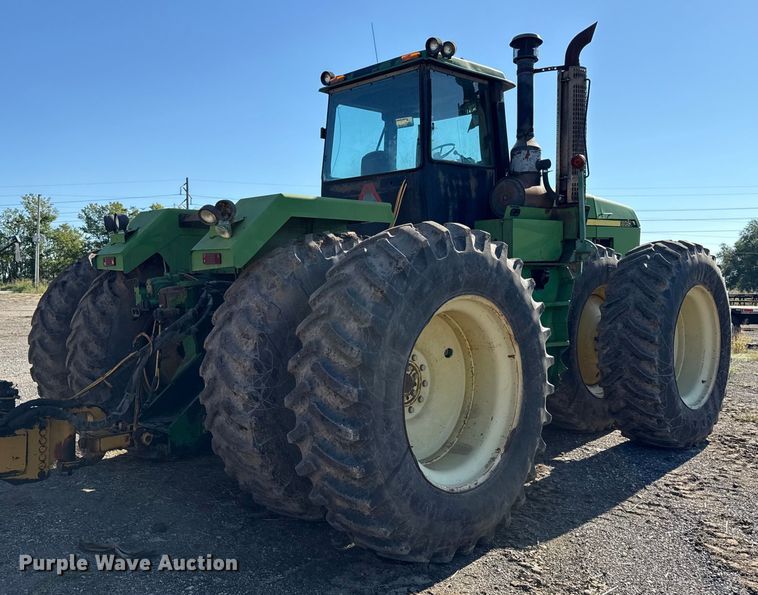 image for item DY8240 1992 John Deere 8960 4WD bi-directional tractor