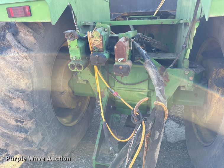 image for item DY8240 1992 John Deere 8960 4WD bi-directional tractor