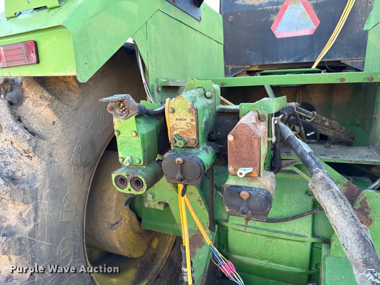 image for item DY8240 1992 John Deere 8960 4WD bi-directional tractor