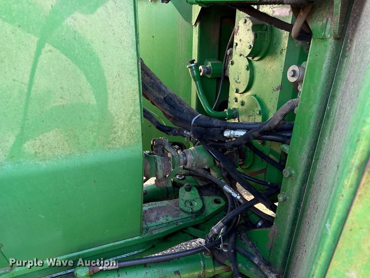 image for item DY8240 1992 John Deere 8960 4WD bi-directional tractor