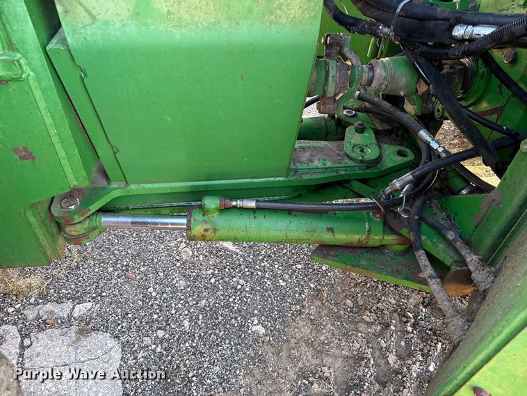 image for item DY8240 1992 John Deere 8960 4WD bi-directional tractor