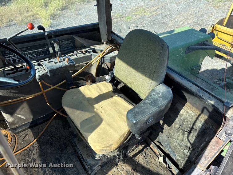 image for item DY8240 1992 John Deere 8960 4WD bi-directional tractor