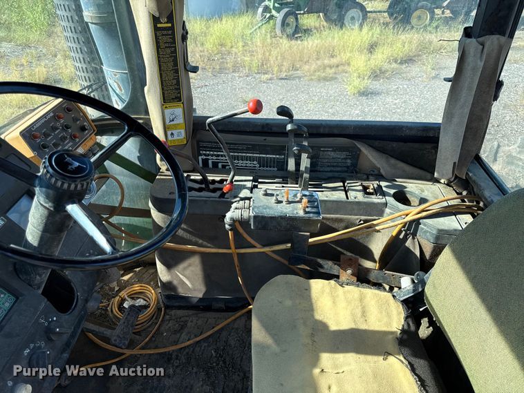 image for item DY8240 1992 John Deere 8960 4WD bi-directional tractor