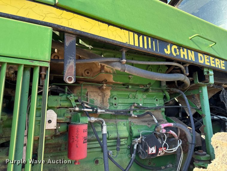 image for item DY8240 1992 John Deere 8960 4WD bi-directional tractor