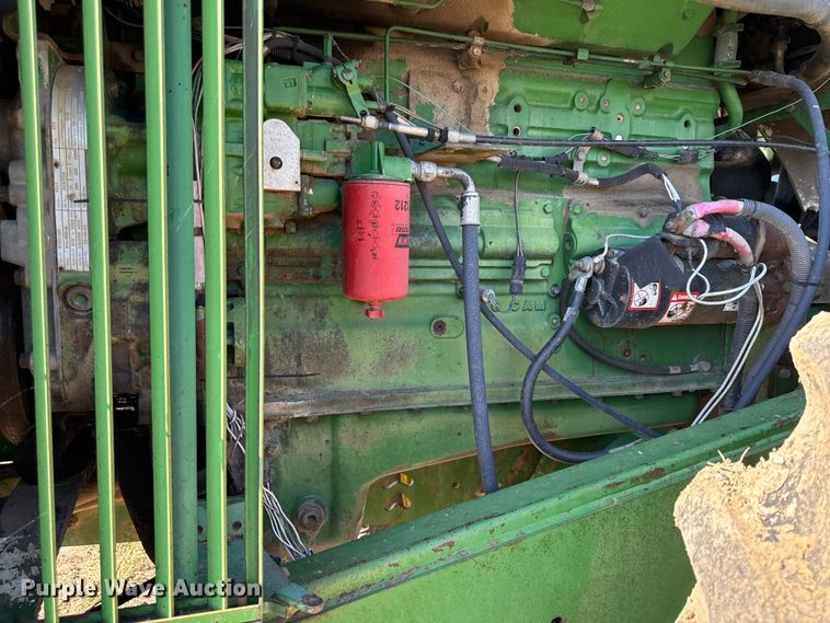 image for item DY8240 1992 John Deere 8960 4WD bi-directional tractor