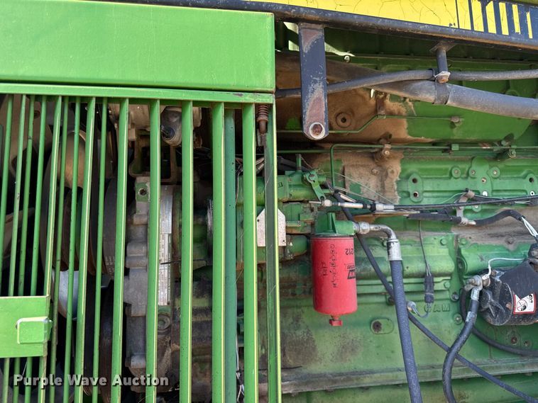 image for item DY8240 1992 John Deere 8960 4WD bi-directional tractor