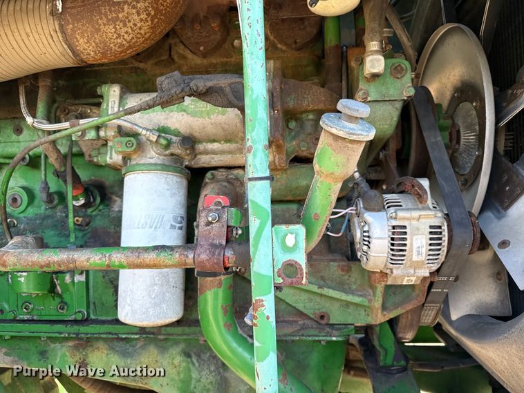 image for item DY8240 1992 John Deere 8960 4WD bi-directional tractor