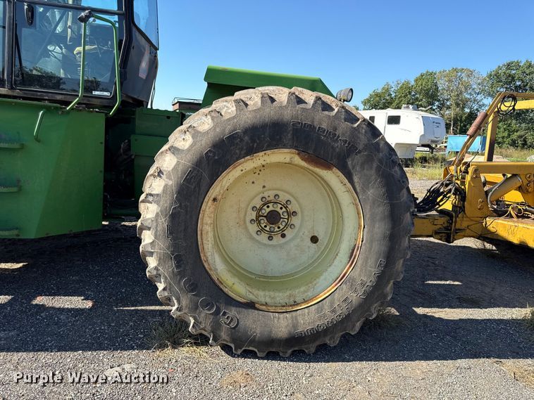 image for item DY8240 1992 John Deere 8960 4WD bi-directional tractor