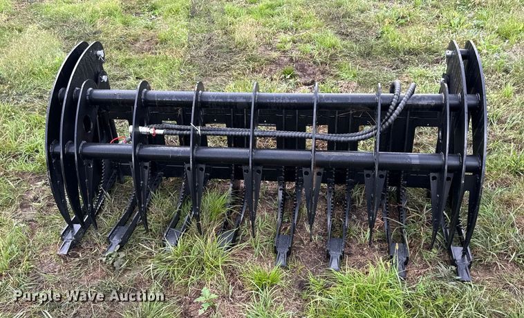 image for item DY8263 2025 GIYI CLG72 skid steer grapple bucket