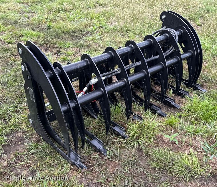 image for item DY8263 2025 GIYI CLG72 skid steer grapple bucket