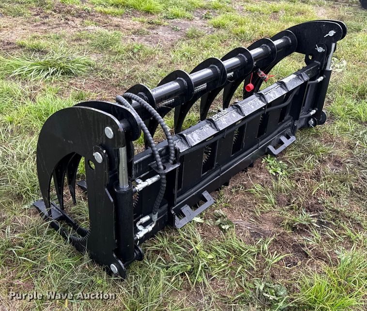 image for item DY8263 2025 GIYI CLG72 skid steer grapple bucket