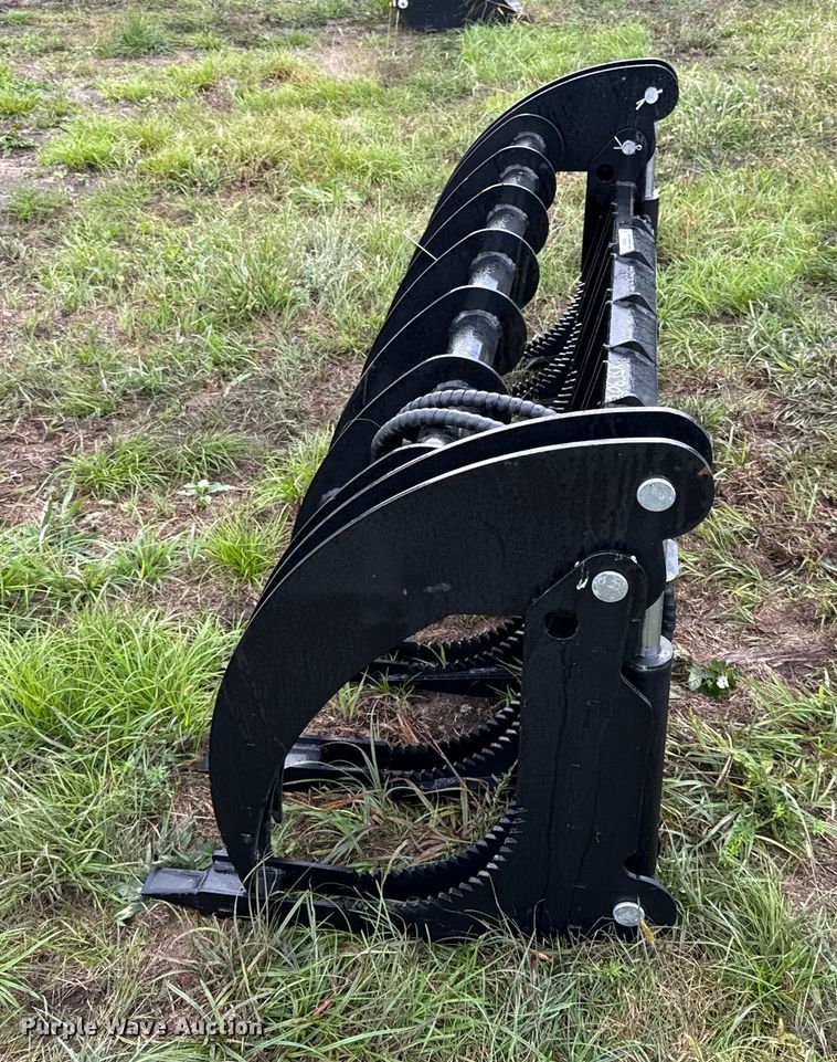 image for item DY8263 2025 GIYI CLG72 skid steer grapple bucket