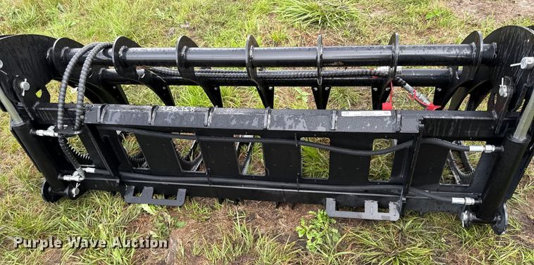 image for item DY8263 2025 GIYI CLG72 skid steer grapple bucket