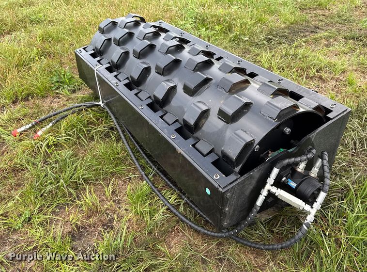 image for item DY8266 2025 GIYI CW59 Skid steer vibratory drum roller