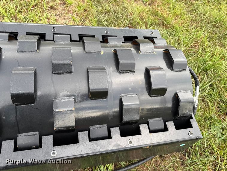 image for item DY8266 2025 GIYI CW59 Skid steer vibratory drum roller