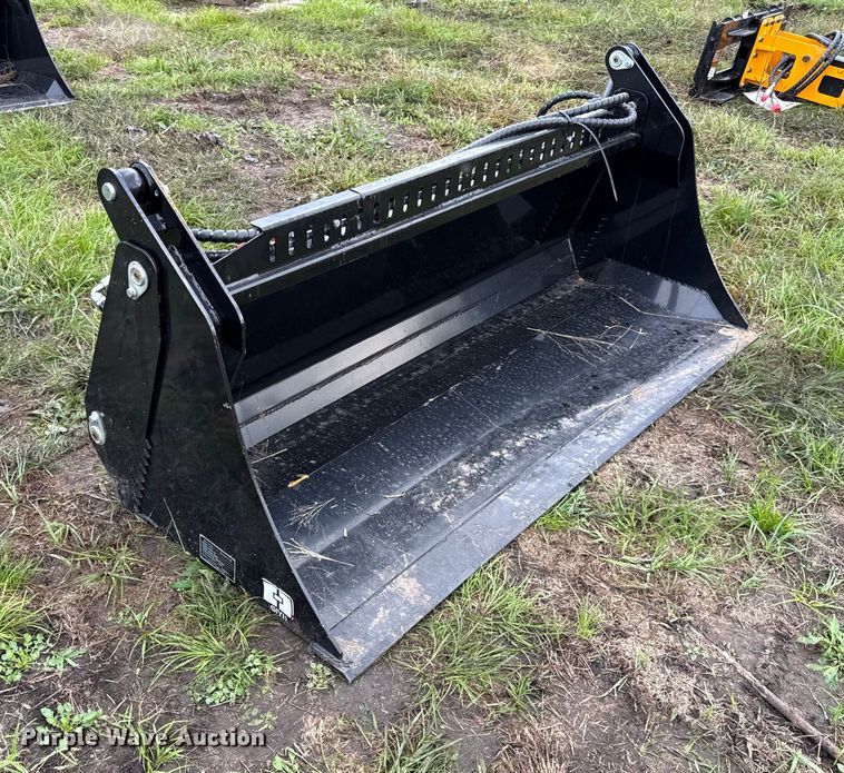 image for item DY8268 2025 GIYI KH72 4-in-1 skid steer bucket