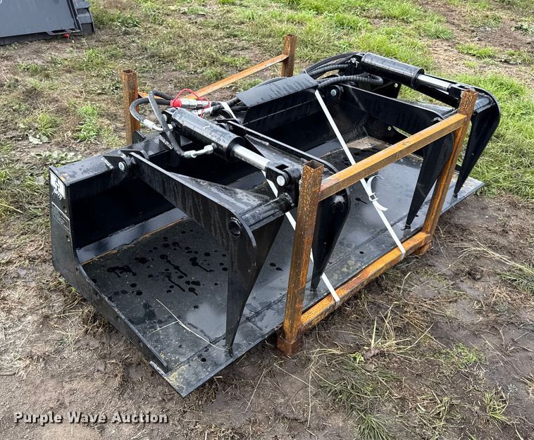 image for item DY8271 2025 GIYI PG72 skid steer grapple bucket