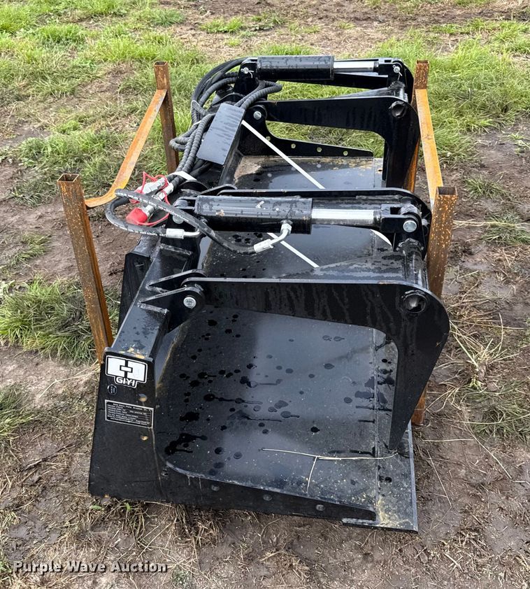 image for item DY8271 2025 GIYI PG72 skid steer grapple bucket