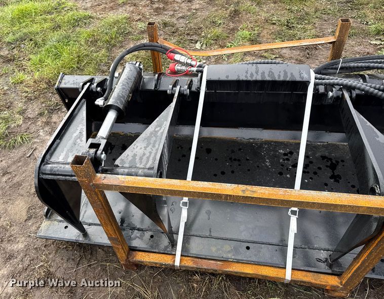 image for item DY8271 2025 GIYI PG72 skid steer grapple bucket