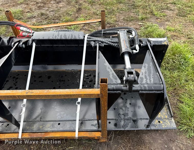 image for item DY8271 2025 GIYI PG72 skid steer grapple bucket