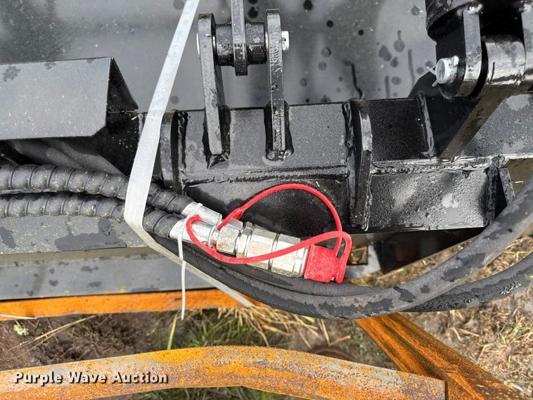 image for item DY8271 2025 GIYI PG72 skid steer grapple bucket