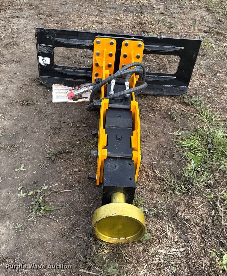 image for item DY8279 2025 GIYI D680 skid steer post driver