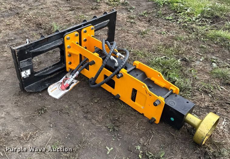 image for item DY8279 2025 GIYI D680 skid steer post driver