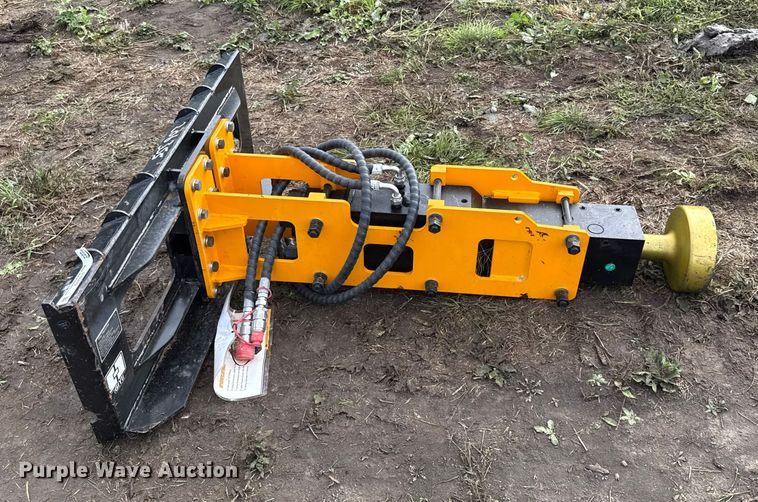 image for item DY8279 2025 GIYI D680 skid steer post driver