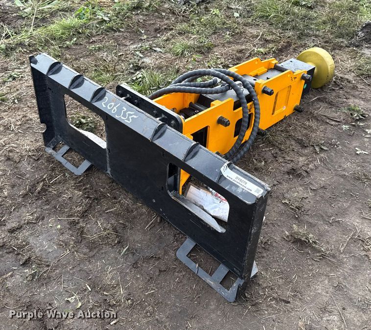 image for item DY8279 2025 GIYI D680 skid steer post driver