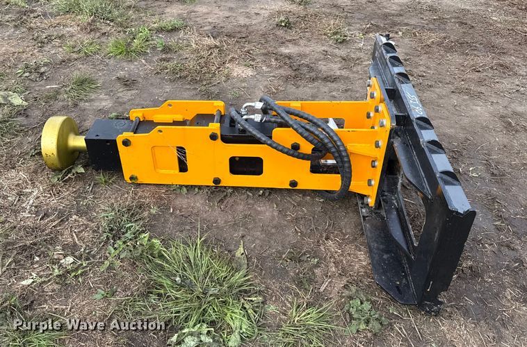 image for item DY8279 2025 GIYI D680 skid steer post driver