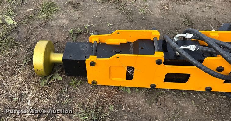 image for item DY8279 2025 GIYI D680 skid steer post driver