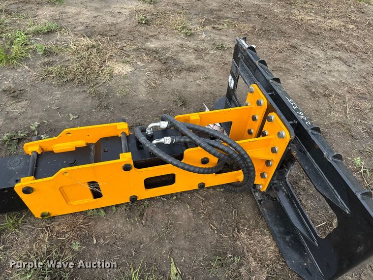 image for item DY8279 2025 GIYI D680 skid steer post driver