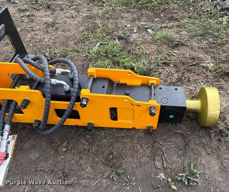 image for item DY8279 2025 GIYI D680 skid steer post driver