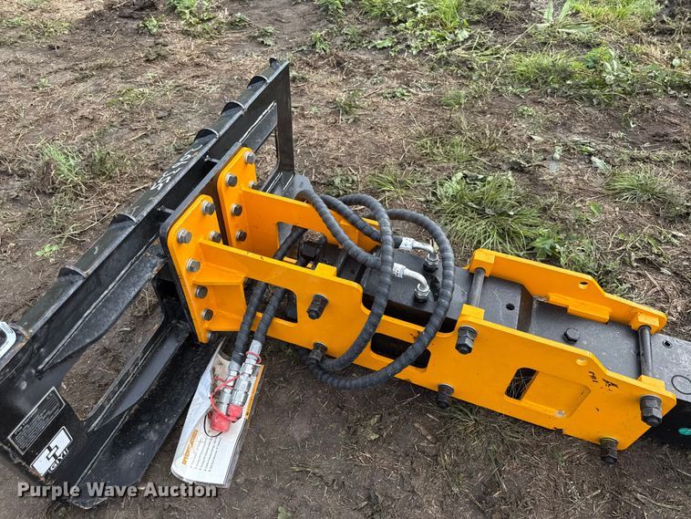 image for item DY8279 2025 GIYI D680 skid steer post driver