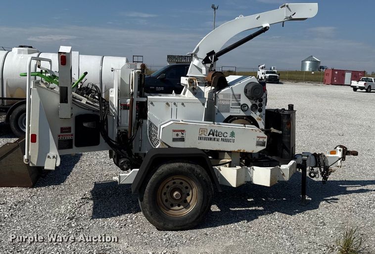 image for item DY8290 2012 Altec CFD-1217 wood chipper