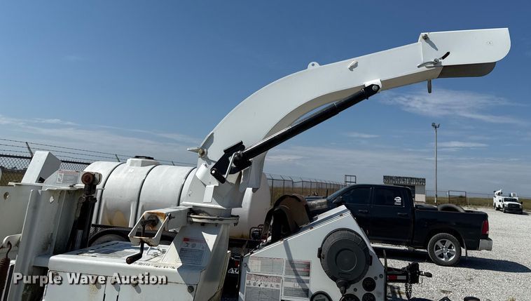 image for item DY8290 2012 Altec CFD-1217 wood chipper