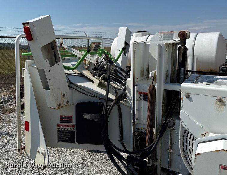 image for item DY8290 2012 Altec CFD-1217 wood chipper