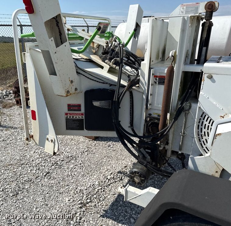 image for item DY8290 2012 Altec CFD-1217 wood chipper