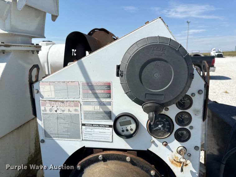 image for item DY8290 2012 Altec CFD-1217 wood chipper