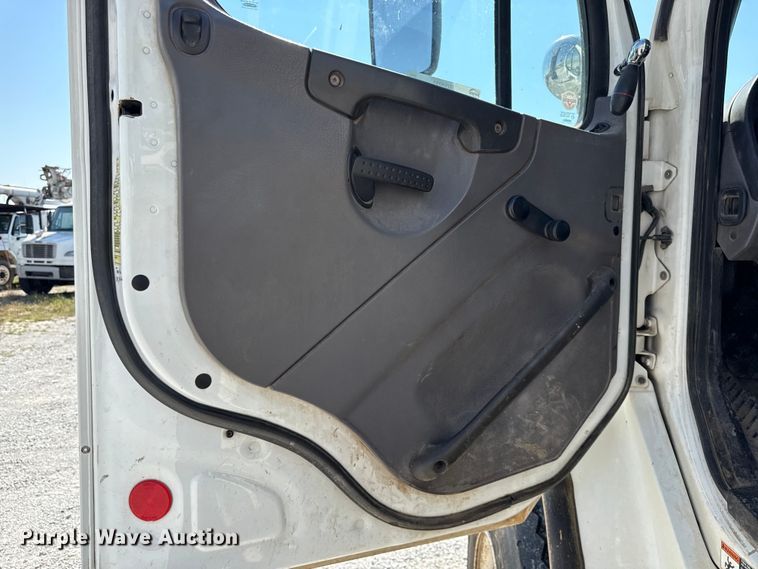 image for item DY8291 2012 Freightliner Business Class M2 bucket truck