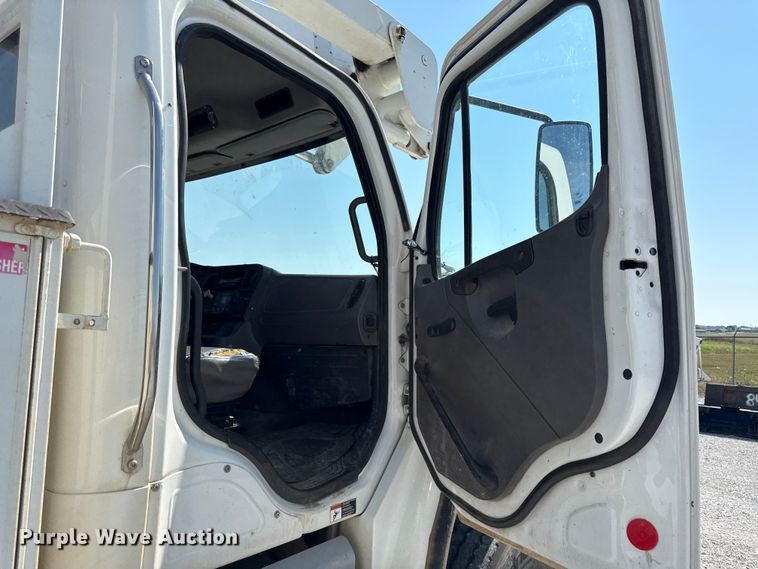 image for item DY8291 2012 Freightliner Business Class M2 bucket truck