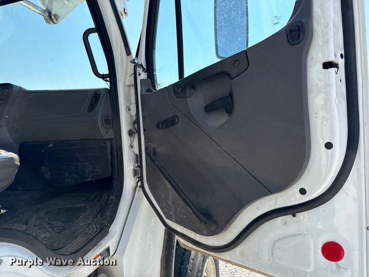 image for item DY8291 2012 Freightliner Business Class M2 bucket truck