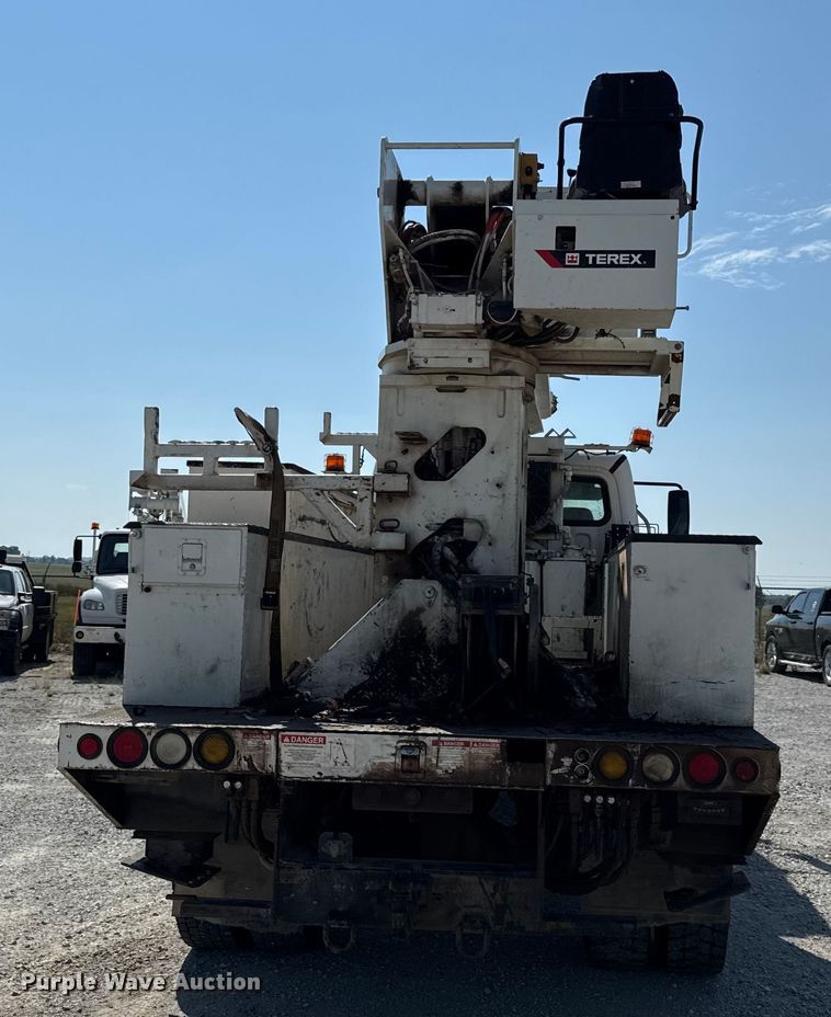 image for item DY8293 2013 Freightliner Business Class M2 digger derrick truck