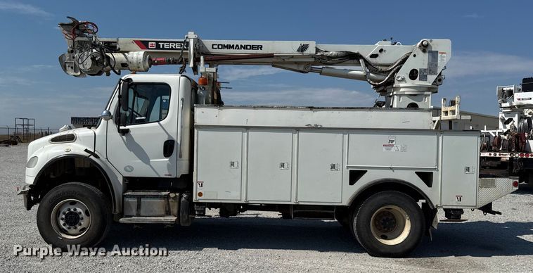 image for item DY8293 2013 Freightliner Business Class M2 digger derrick truck