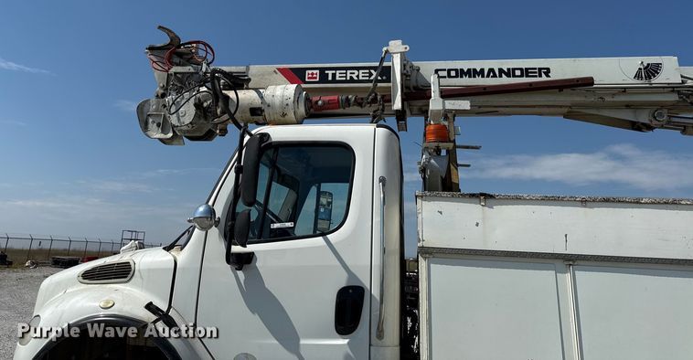 image for item DY8293 2013 Freightliner Business Class M2 digger derrick truck