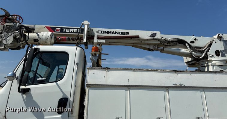 image for item DY8293 2013 Freightliner Business Class M2 digger derrick truck